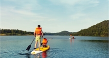 Stand up paddle à Center Parcs Terhills Resort