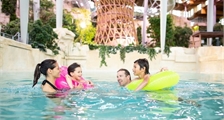 Piscine à vagues à Center Parcs Villages Nature Paris