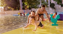Babyzwemmen in Center Parcs Villages Nature Paris